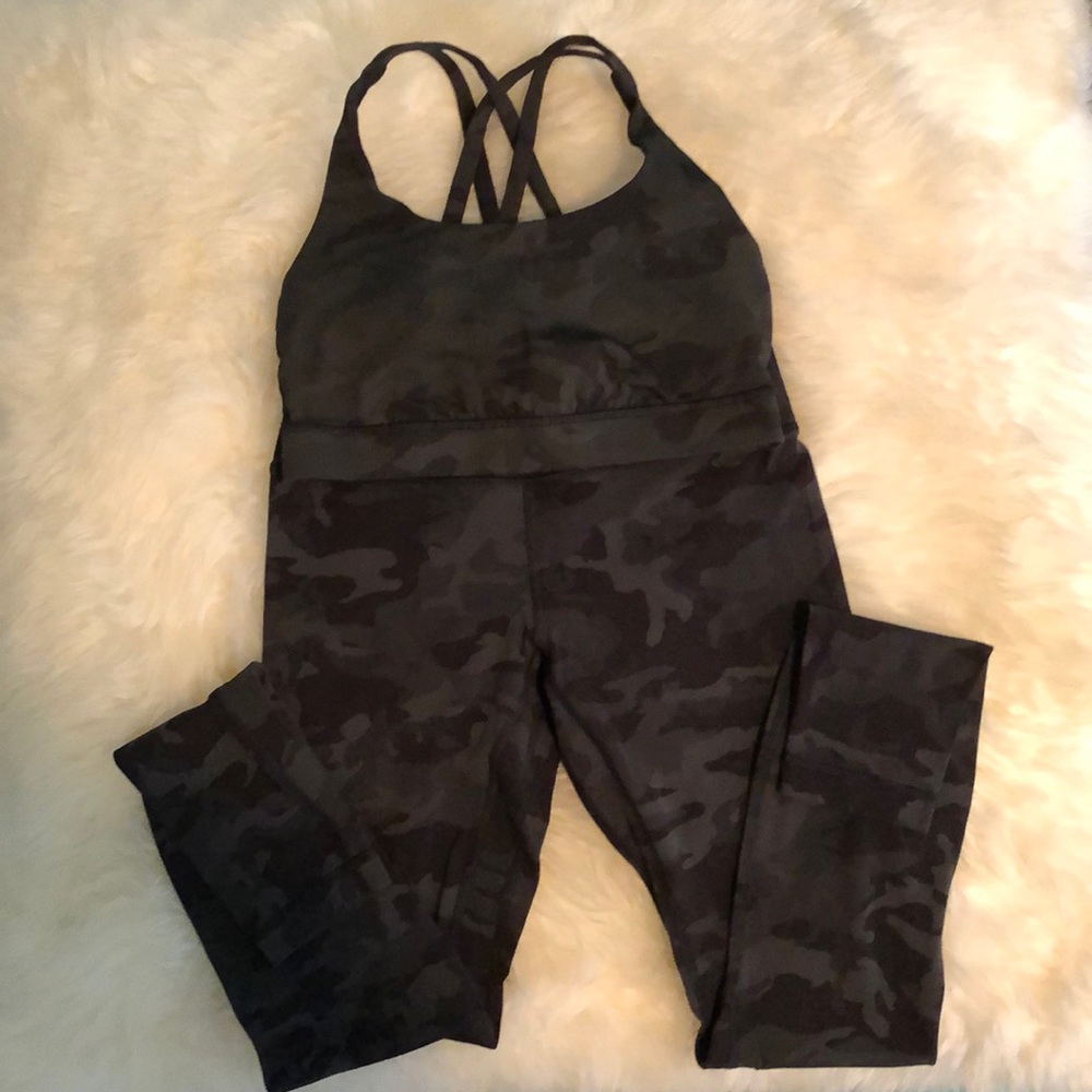 Black Camo Sports Bra and Leggings